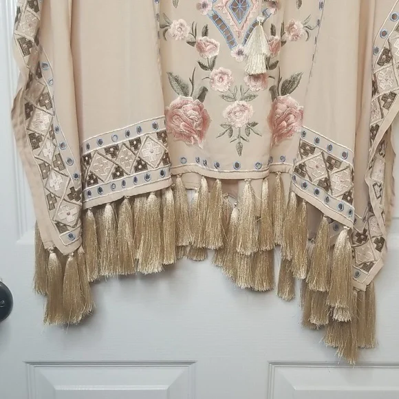Chicos Womens Rose Embroidered Poncho Style Fringe Blouse Size Small Med - Picture 4 of 9